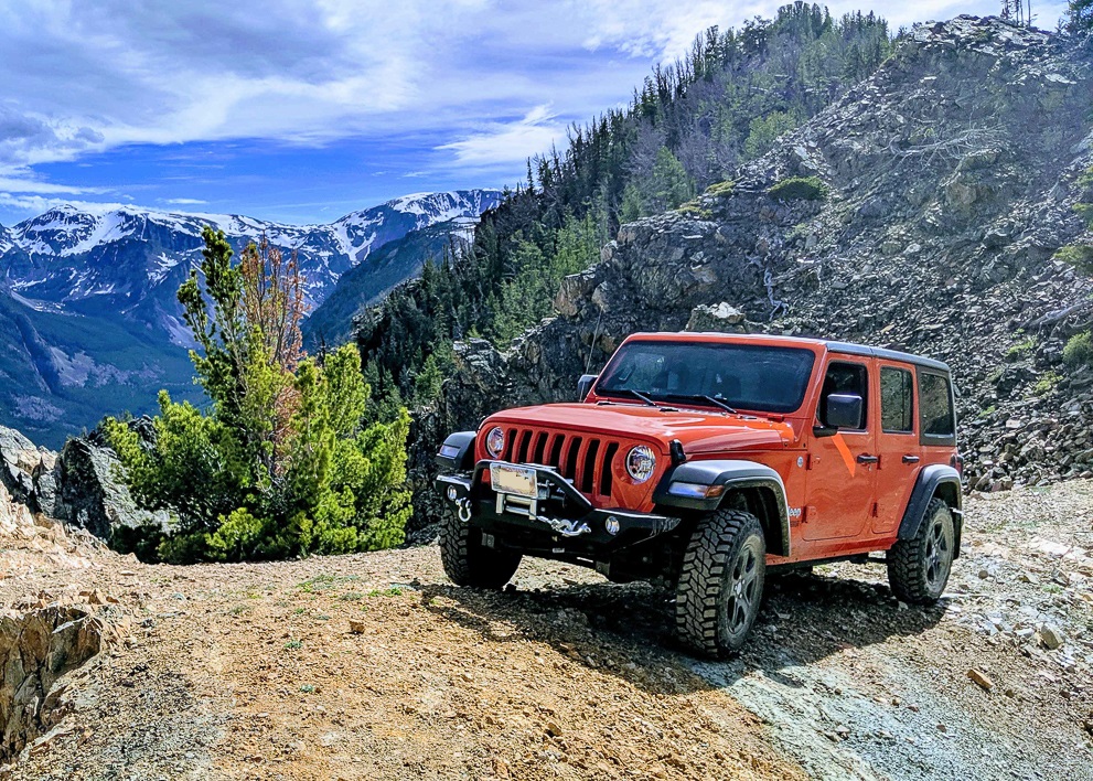 2019 JL 4-Door Wrangler with Barricade Bumper.jpg